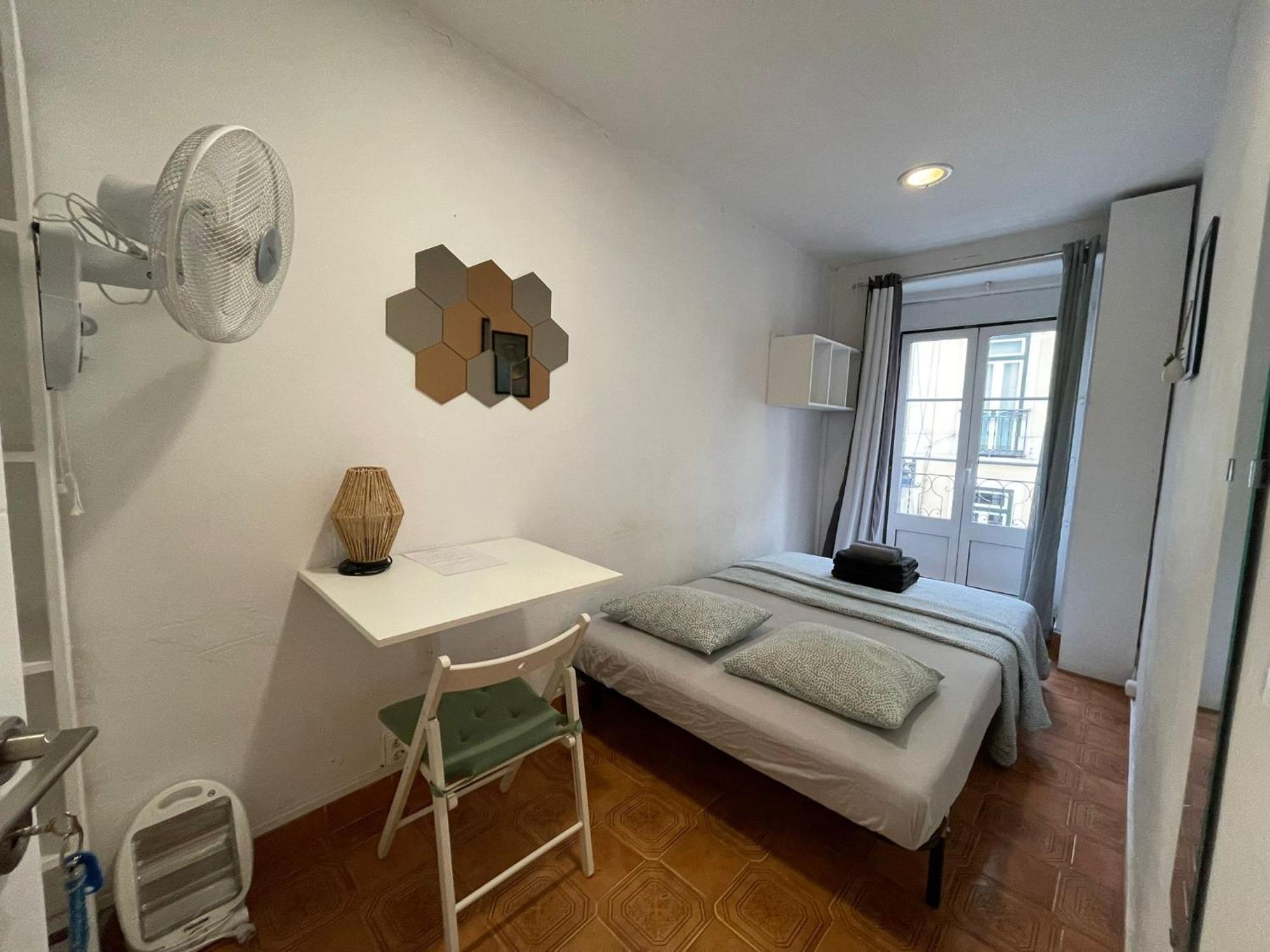 Shared Apartment With Bright Private Patio In Lisboa Exterior photo