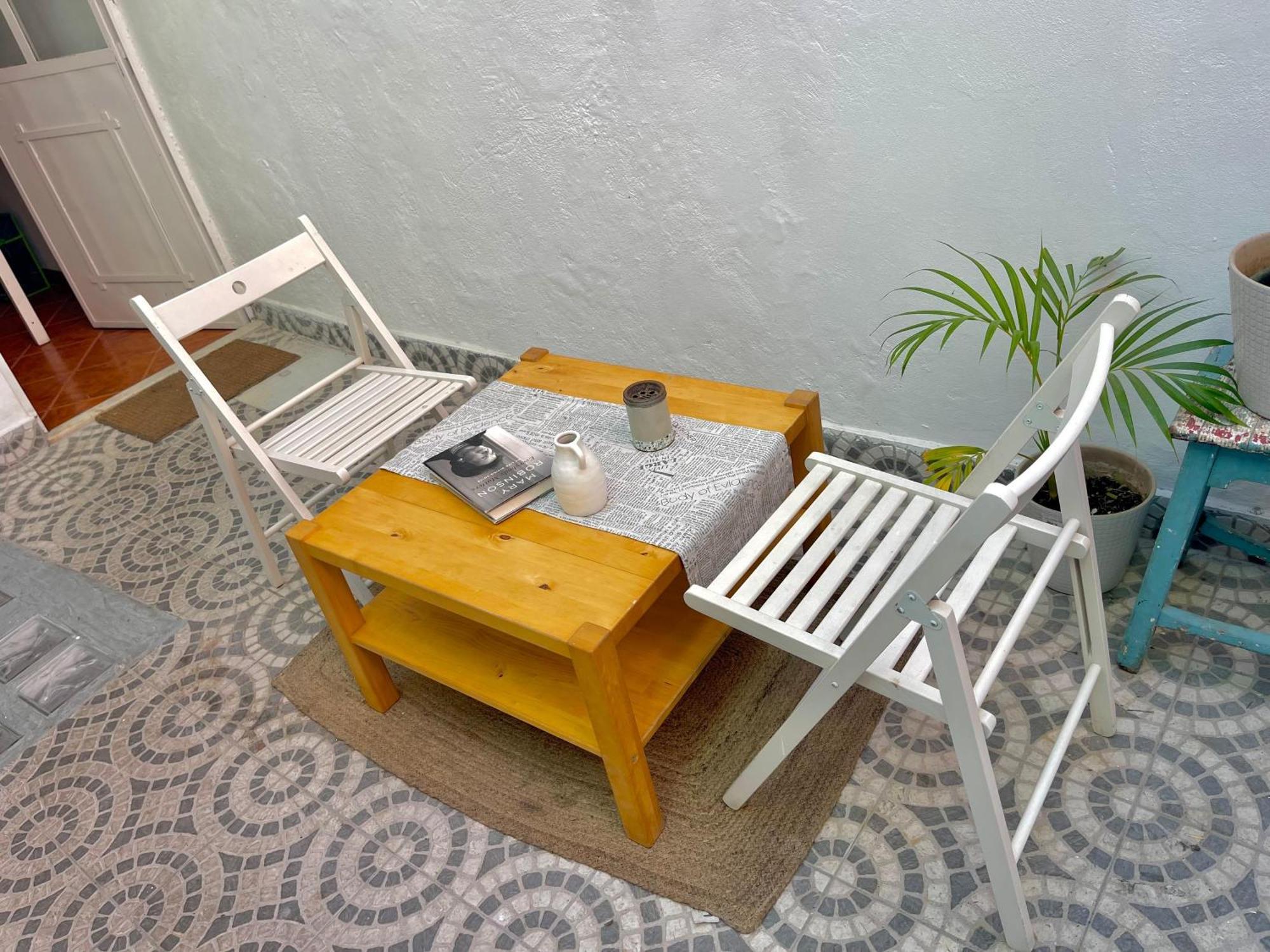 Shared Apartment With Bright Private Patio In Lisboa Exterior photo