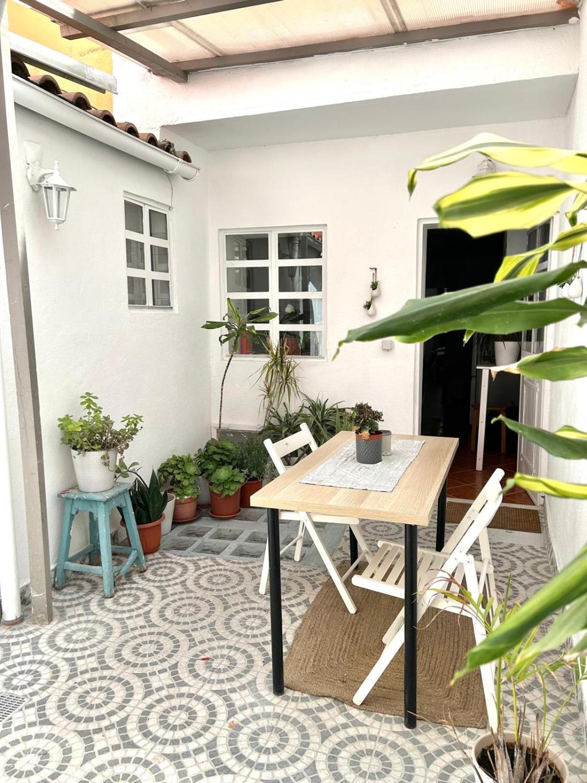 Shared Apartment With Bright Private Patio In Lisboa Exterior photo