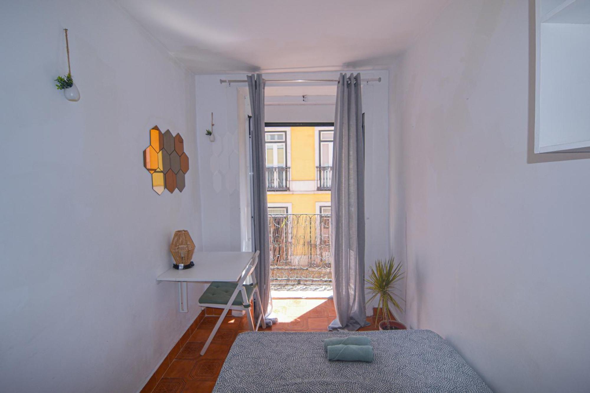 Shared Apartment With Bright Private Patio In Lisboa Exterior photo